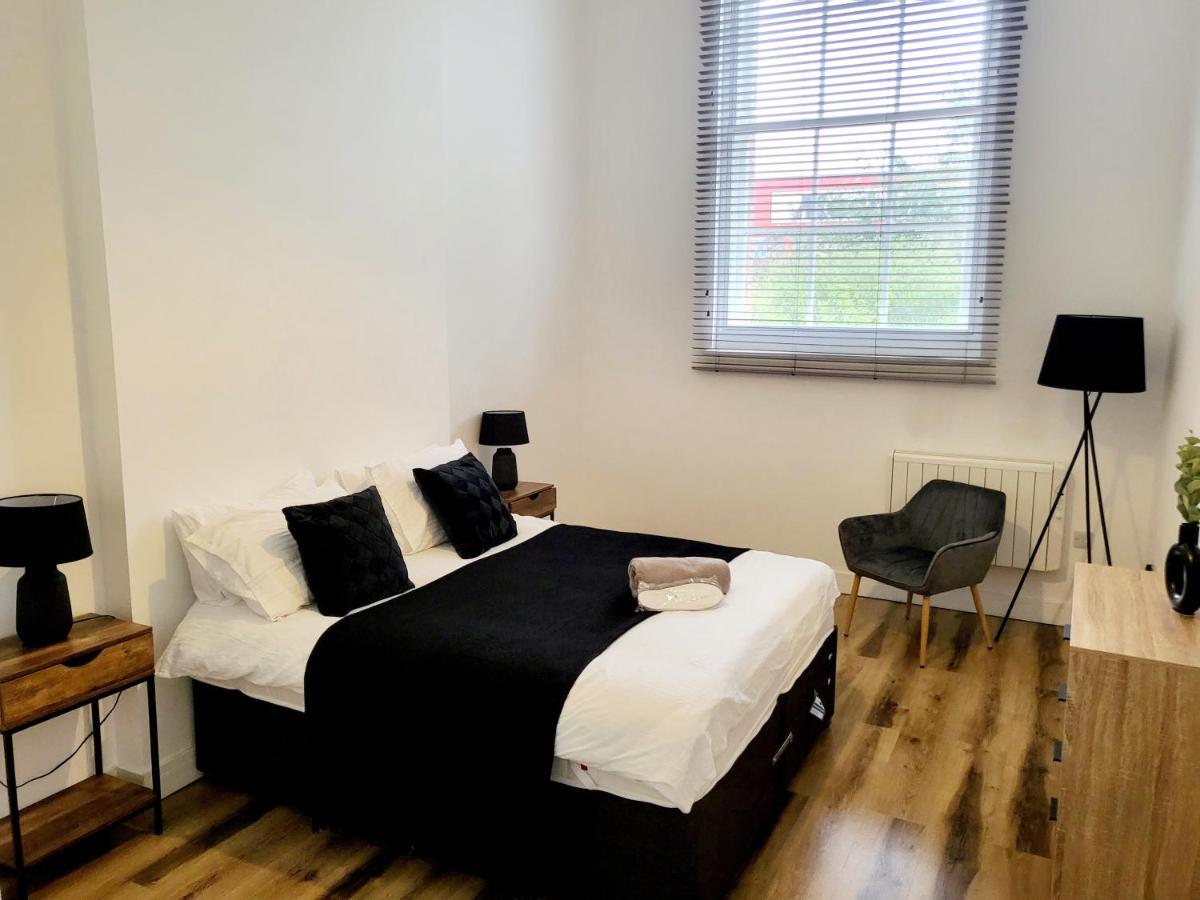 Burkhardt Hall- Parking Included- Sleeps 4 Lägenhet Swindon Exteriör bild